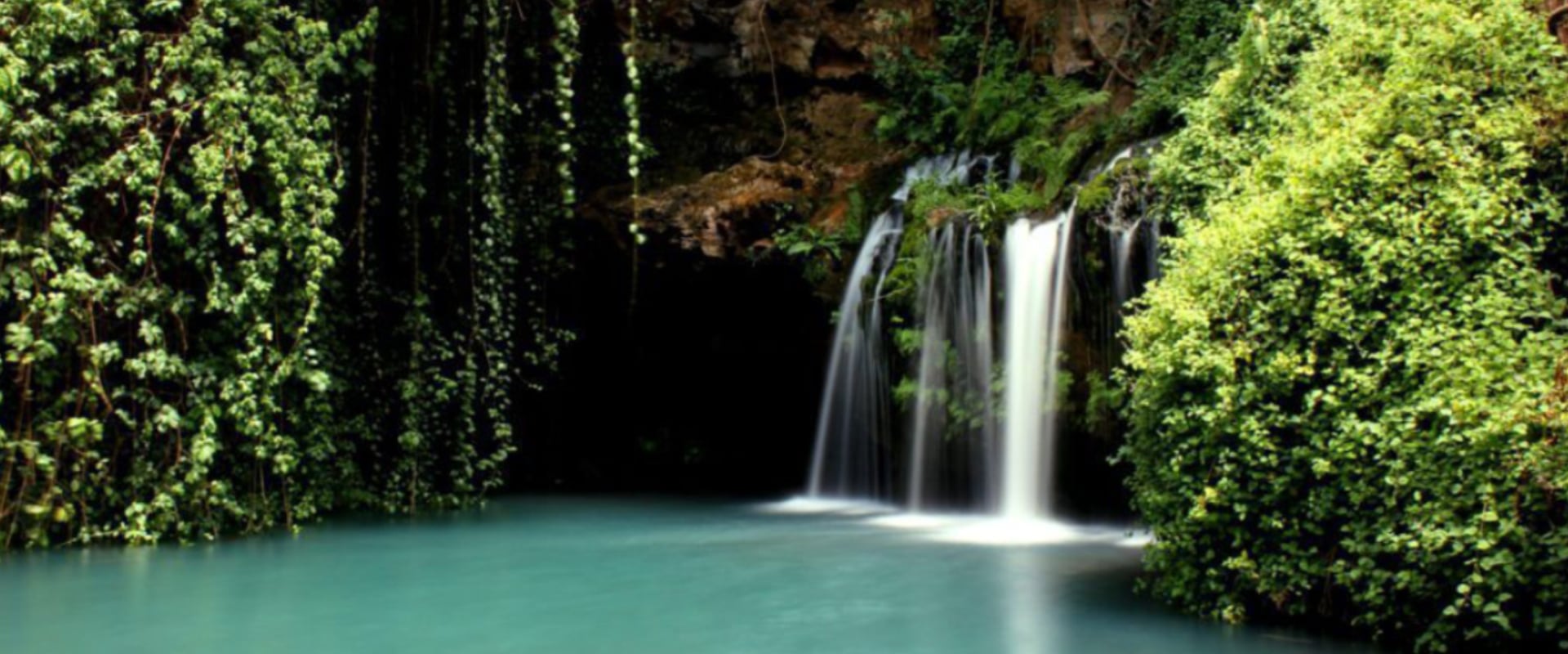 Faça uma visita à floresta Ngare Ndare e veja as Piscinas Azuis