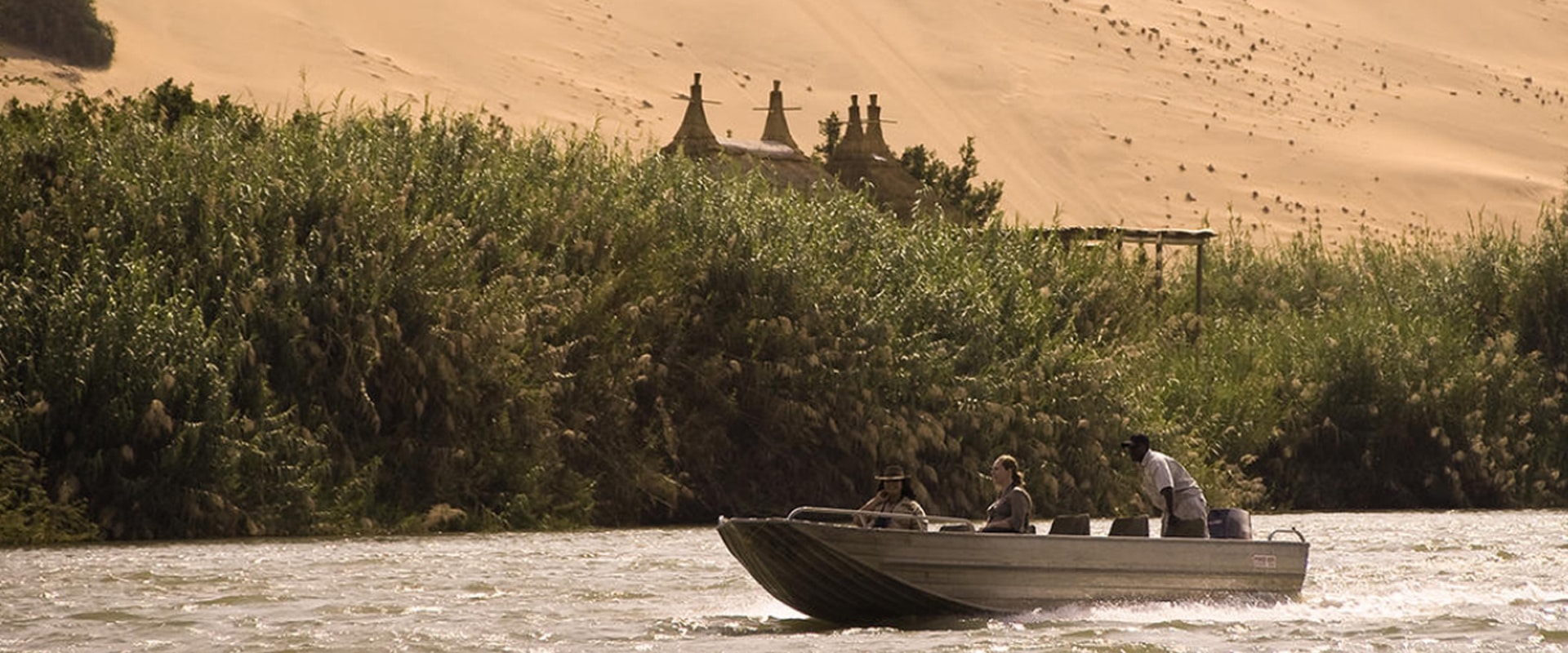 Barco no rio Kunene