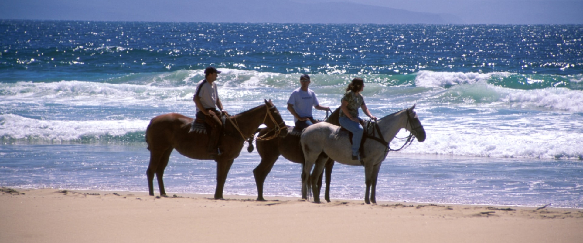 Diversão em família ao sol nas praias douradas