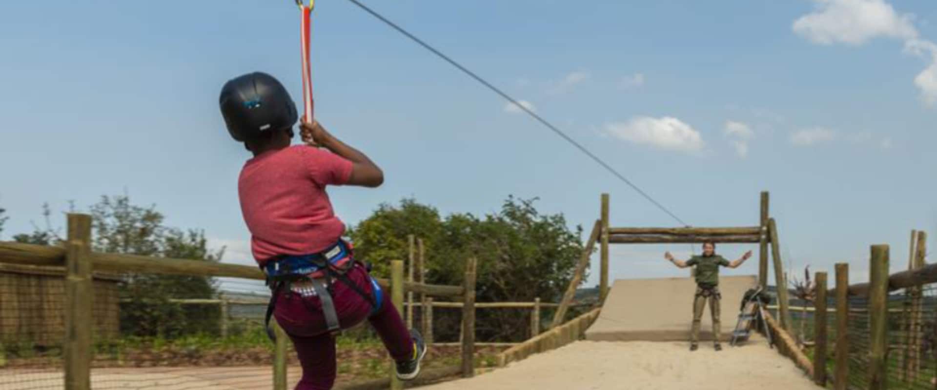 Ziplining divertido para emocionar seus filhos