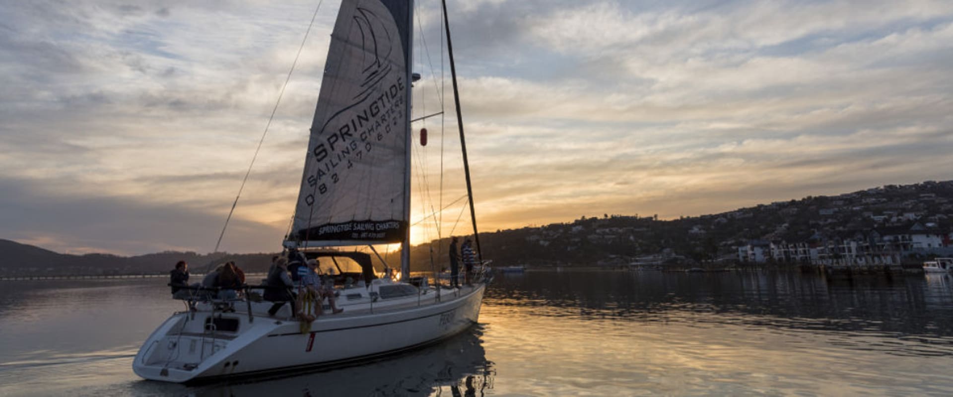 Desfrute de um cruzeiro de barco na Lagoa Knysna