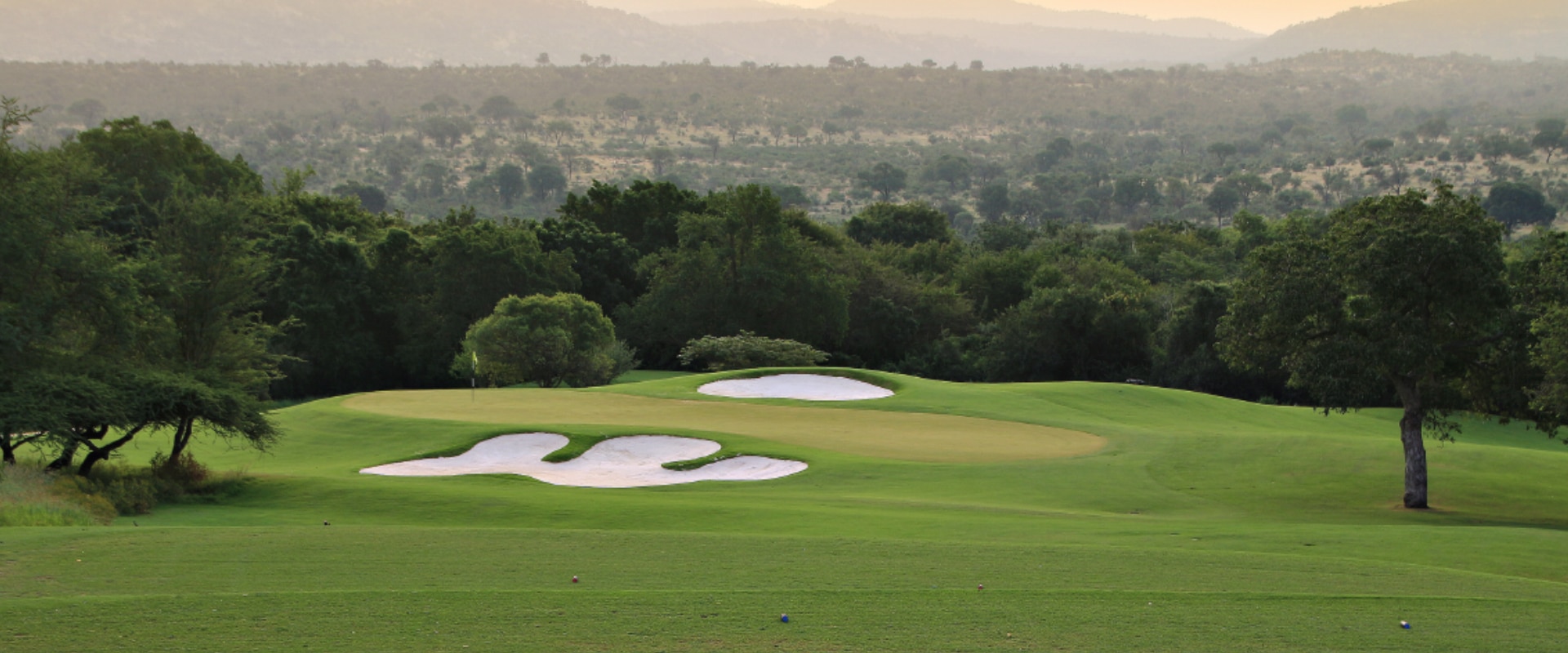 Golfe no famoso Campo de Golfe Leopard Creek