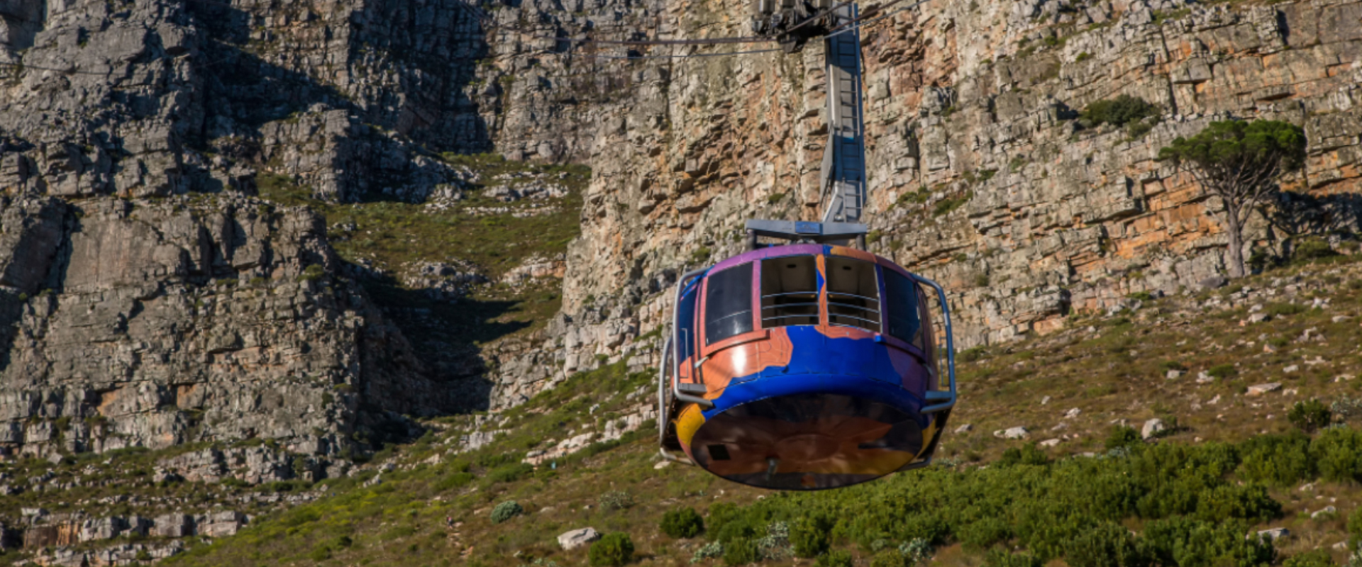 Aproveite as vistas deslumbrantes da Montanha da Mesa a partir do teleférico