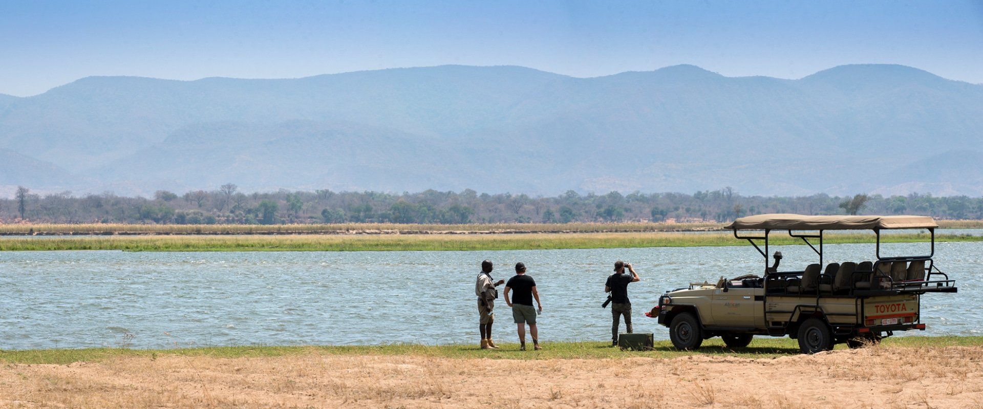 Venture into the heart of Mana Pools on a 4×4 game drive